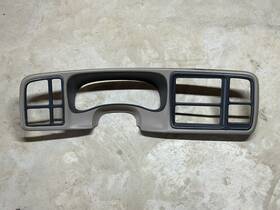 86jm35y Chevrolet 2003-06 Chevy Silverado Gauge Cluster Bezel Oem Tan Tabs Intact