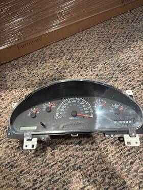 257-00577 Dodge 1998 - 2003 Ram Van Speedometer Instrument Cluster Kk2