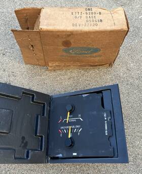 E7tz-9280-b Ford 1987 1988 87 88 Truck Bronco F150 F250 F350 Nos Gauge Cluster Fuel Gauges