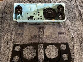 25053385 General Motors 1982-1985 Chevy S10 Tach Gauge Cluster Volts Temp Oil Gas Fuel Instrument Panel