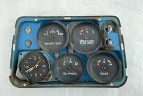 6464854 General Motors 1977 Chevrolet Corvette Center Console Gauge Cluster Oil Battery Water Clock Gas 6464854 General Motors 1977 Chevrolet Corvette Center Console Gauge Cluster Oil Battery Water Clock Gas