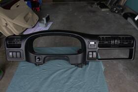 8972315620 Isuzu 99-02 Rodeo Honda Passport Instrument Cluster Speedometer Bezel Oem