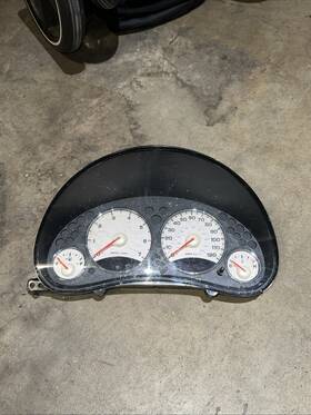 04832731ab Jeep 2002 Liberty 3.7 Auto Instrument Cluster Gauges Speedo Used Oem