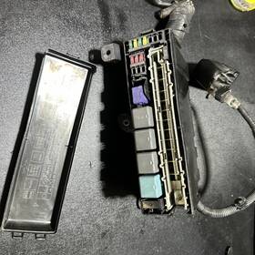 Lexus 82662-53102 06-13 Is250 Is350 Front Right Pas Fuse Relay Box Unit Oem
