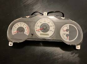 24810-zd016 Nissan 2004 Frontier Xe 4 Cylinder Speedometer Gauge Cluster