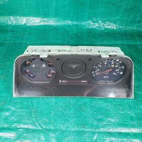 114-040 Toyota 79 81 Pickup Truck Instrument Cluster Gauge Speedometer Speedo