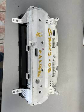 255.to1h05 Toyota Camry 2005 Instrument Cluster 100812