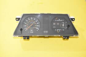 83010-28240 Toyota 84-89 Van Wagon Speedometer Instument Cluster With Clock 104k Oem
