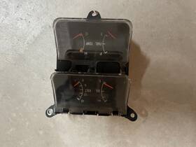 83400-14240 Toyota 1980-1981 Celica Gt Oil Volts Fuel Temperature Gauges Cluster