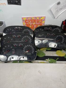 3c0920970rxz04 Volkswagen Vw Speedo Speedometer Cluster Bundle Lot Of 5 Oem Unknown Part Number